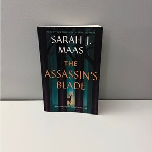 The Assassin's Blade by Sarah J. Maas - Black and Blue Cover